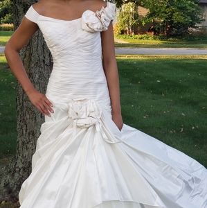 Ivory Wedding Dress by Demetrios size 10 bridal
